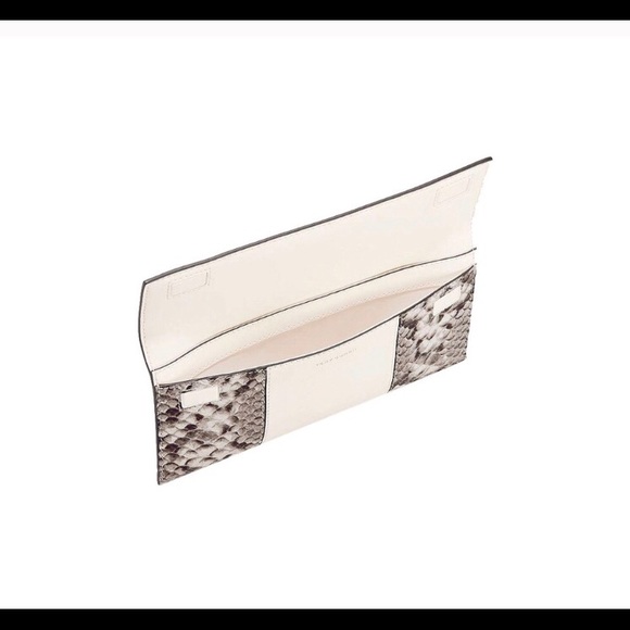 ❌SOLD❌NWT TORY BURCH LEATHER BLOCK T TRAVEL WALLET - Picture 4 of 7